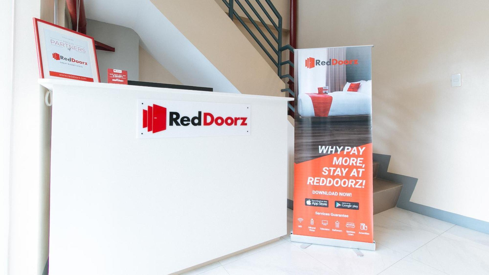 RedDoorz Plus @ Torre De Manuel Residences 1 Ciudad Quezon Exterior foto