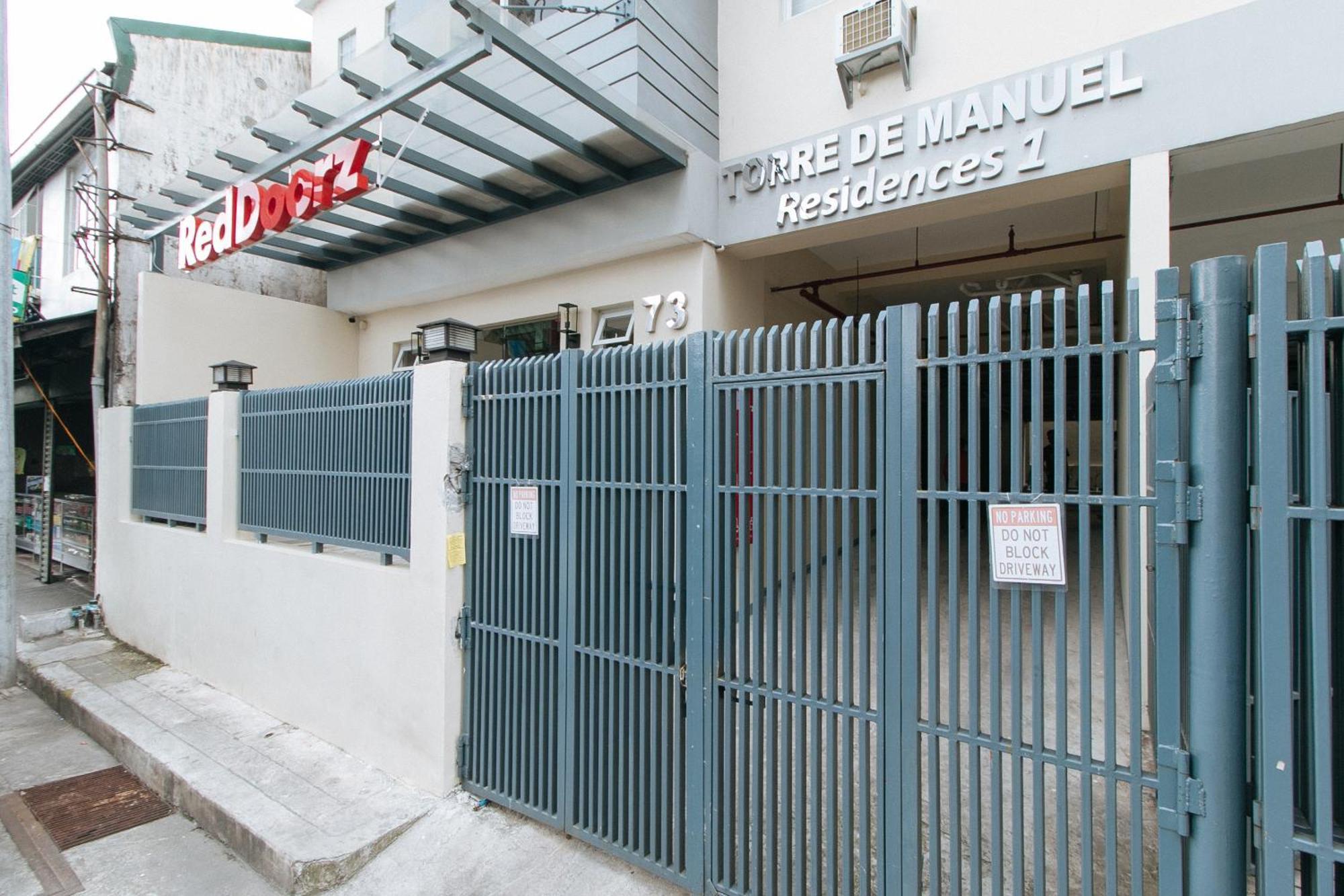RedDoorz Plus @ Torre De Manuel Residences 1 Ciudad Quezon Exterior foto