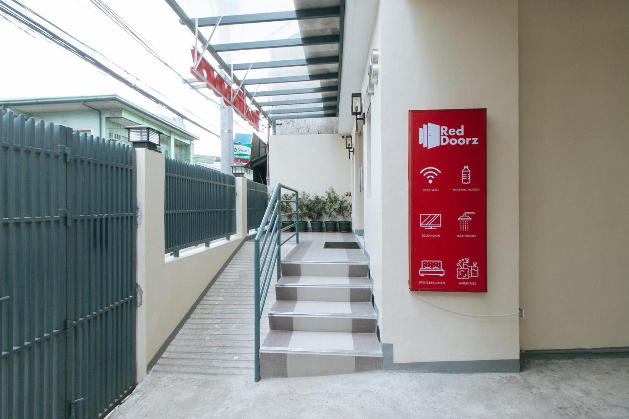 RedDoorz Plus @ Torre De Manuel Residences 1 Ciudad Quezon Exterior foto